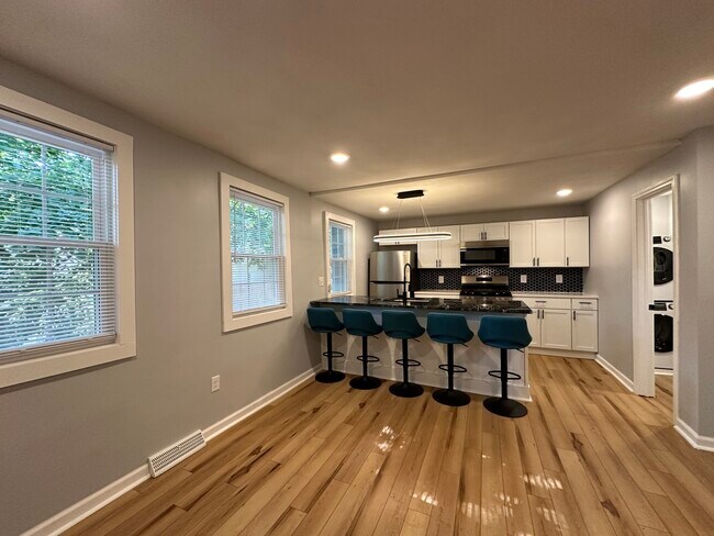 Photo - 408 E Laurel St