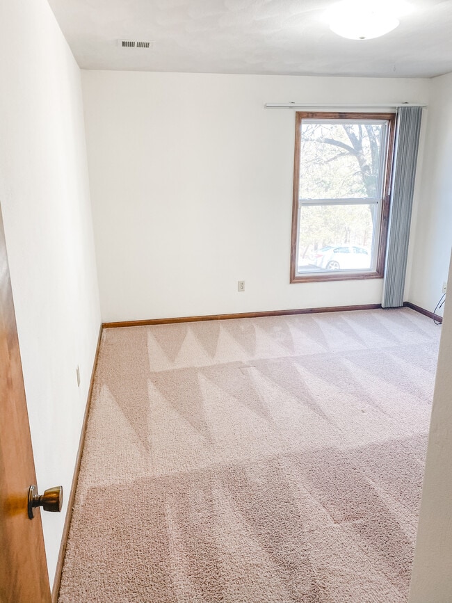Woodlander Apartments