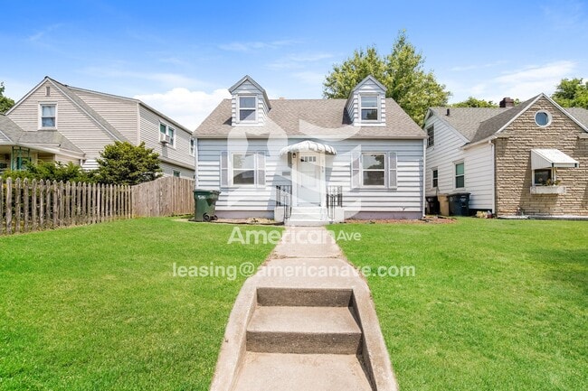 Building Photo - 2170 Parkview Pl