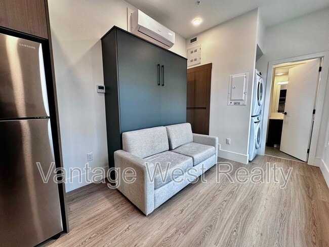 Photo - 2967-2967 Richter St