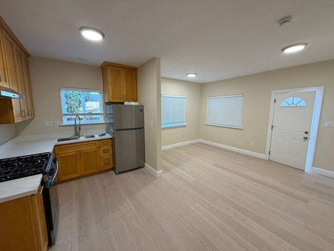 Photo - 985 Williams St Unit B