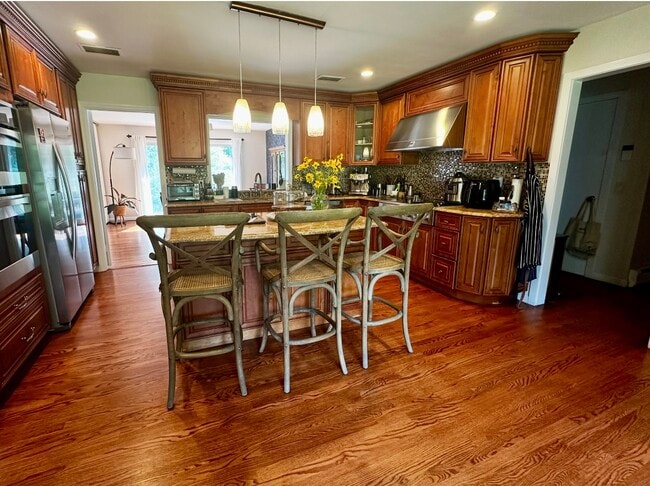 Photo - 222 Thornwood Rd