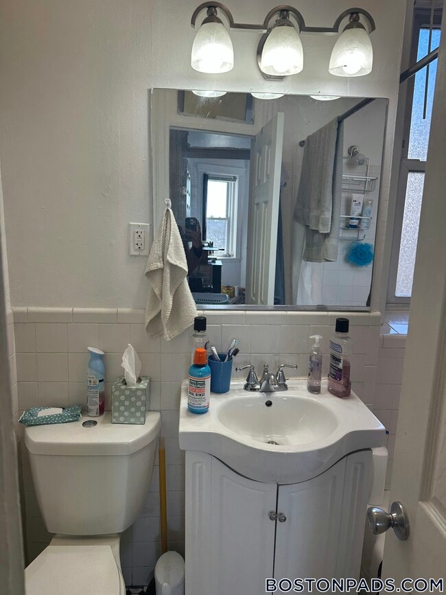 Building Photo - 149 Park Dr