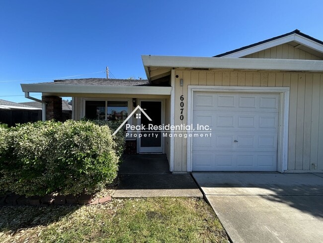 Photo - Orangevale 2bd/1ba Duplex with Garage