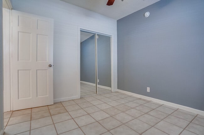 Photo - 2425-2431 S. Ridgeley Dr (B)