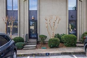 Photo - 15 Ivy Square Northeast