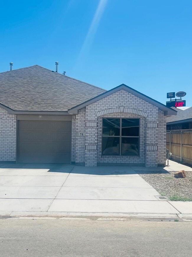 Building Photo - 71 Maverick Dr Rental