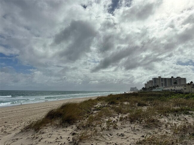 Photo - 2020 Coral Reef Dr