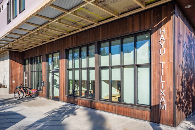 Photo - Hayu Tilixam