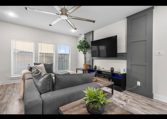 Photo - 4681 Bellfort Ave