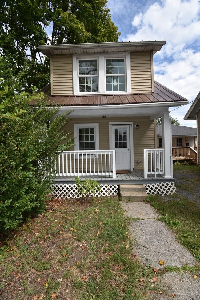 Building Photo - RWIN38 Unit 38 1/2