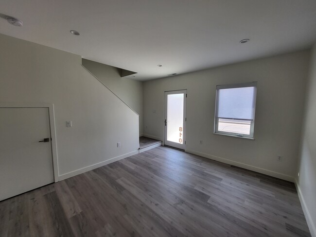 Photo - 810 7th St