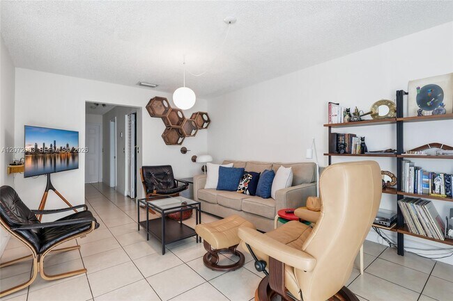 Photo - 13933 SW 46th Terrace