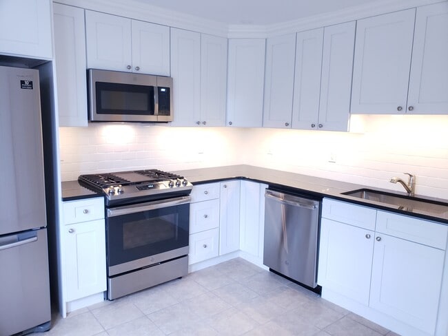 Building Photo - 8026 Germantown Ave Unit 2nd Rental