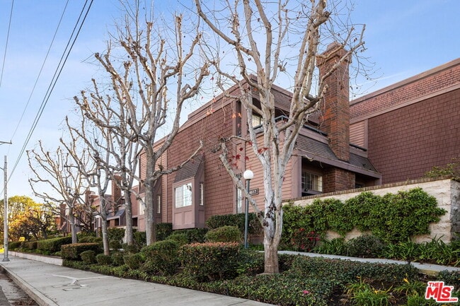 Building Photo - 4631 Alla Rd Unit 8