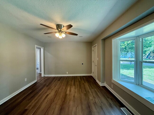 Photo - 633 Atherton St