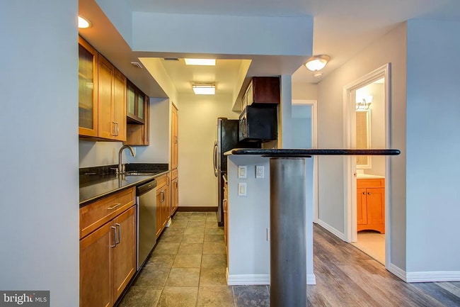 Kitchen - 732 5th St SE Unit #1