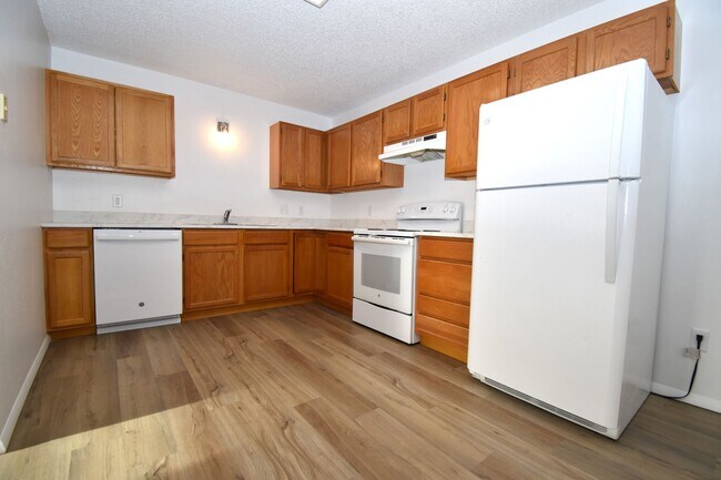 Photo - Great centrally located 2nd floor, 2 Bedroom 1 Bathroom apartment! Unit 60