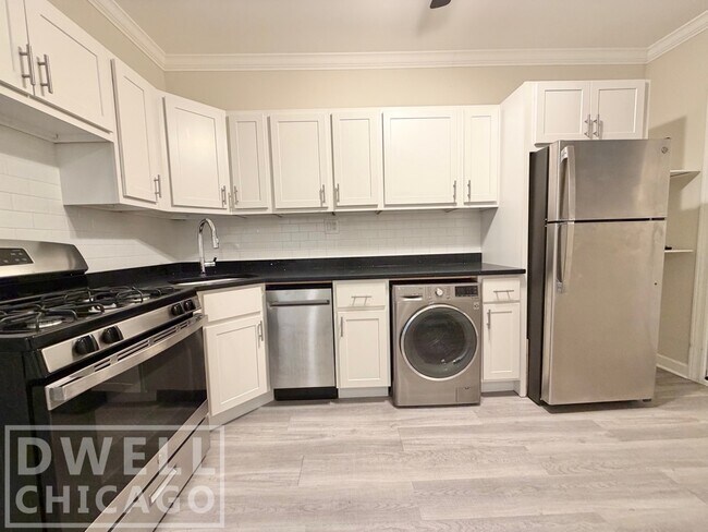 Photo - 727 W Roscoe St
