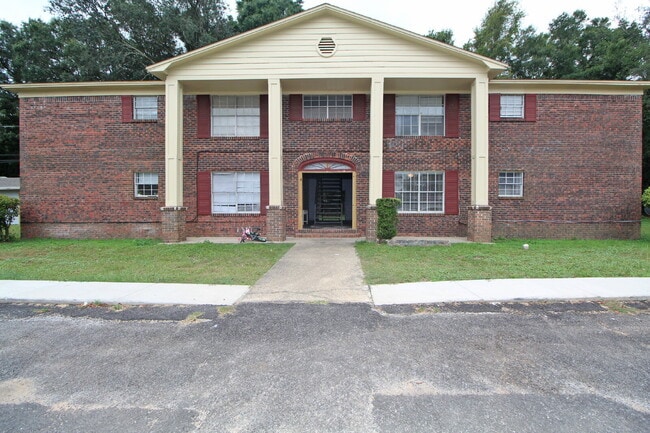 Building Photo - Bright and Fresh 1-Bedroom Apartment with Easy Access to UWF and West Florida Hospital Unit G4