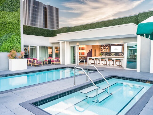 Revel in resort-style living with our rooftop pool and lounge area. - Modera Argyle Apartments