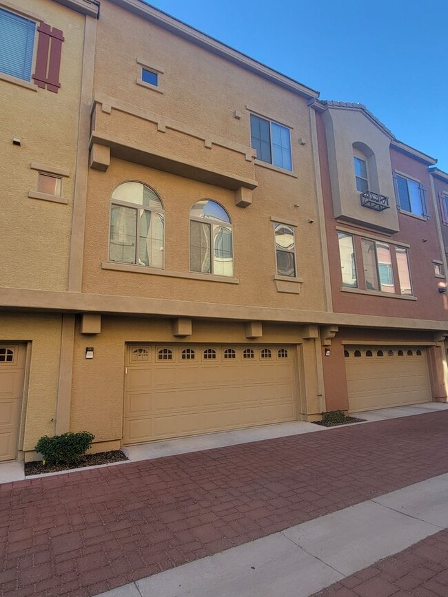 Photo - 900 S 94th St