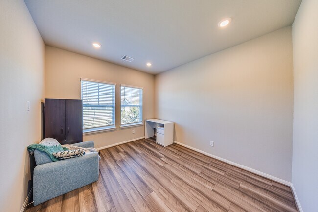 Photo - 2107 Cherryvale Dr