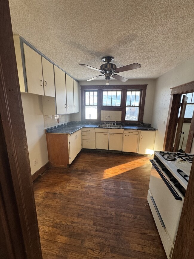 Photo - 1909 SW Lane St