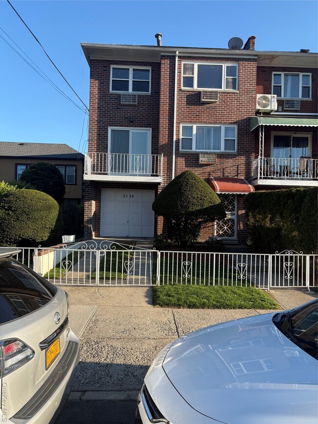 Building Photo - 2158 Edenwald Ave