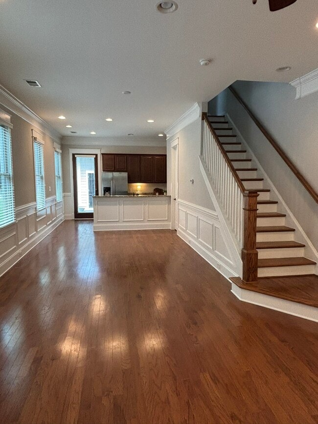 Photo - 1073 Rochelle Ave