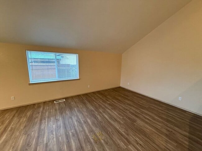 Photo - 1685 Lucinda Ave NE