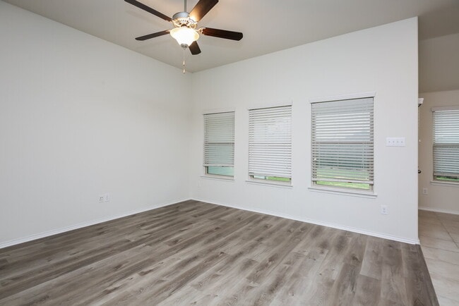 Photo - 625 Saguaro Dr