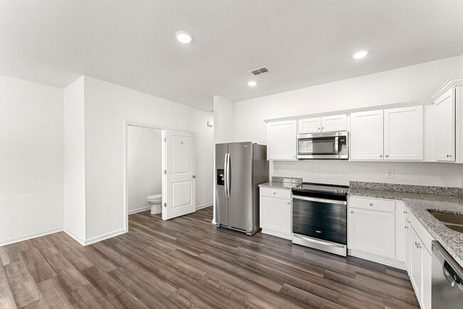 Photo - 1520 Vernon Blvd