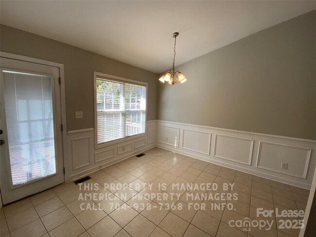 Photo - 1040 Rembrandt Dr SW