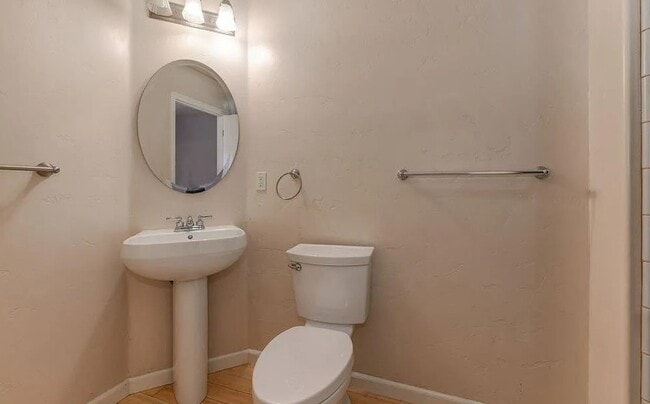 Building Photo - 4790 Fall St