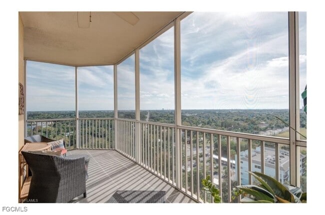 Photo - 2743 First St Unidad 1305