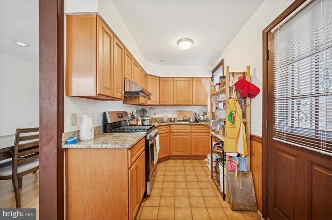 Photo - 1813 Bergen St