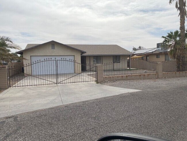 Photo - 3 Bedroom Home with Fenced Yard and Garage