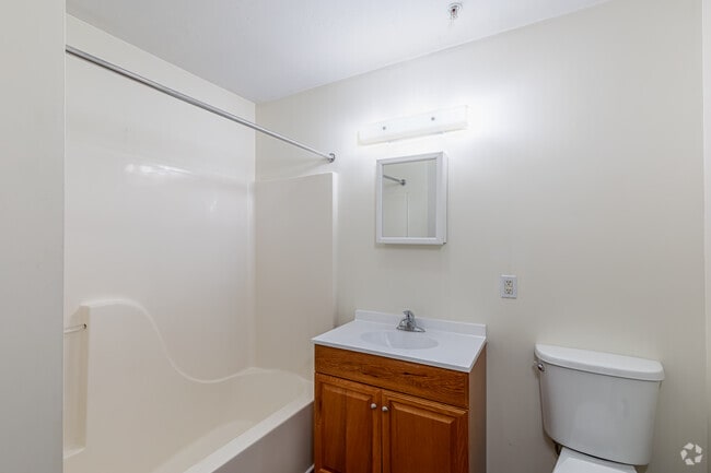 3BR, 2BA - Bathroom - University Crossing Apartments