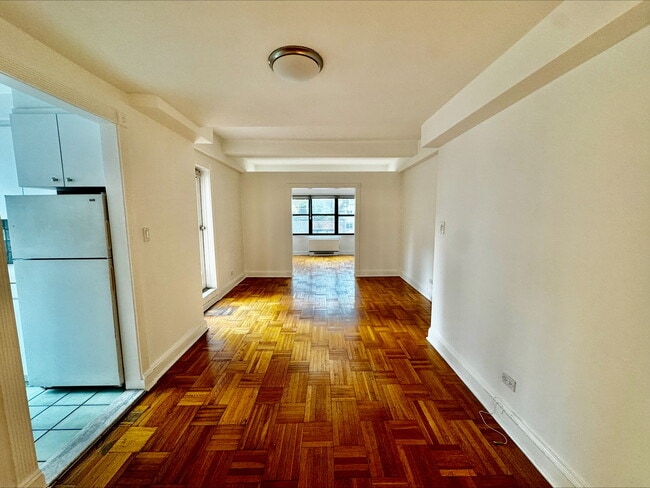 Photo - 140 E 56th St Condo