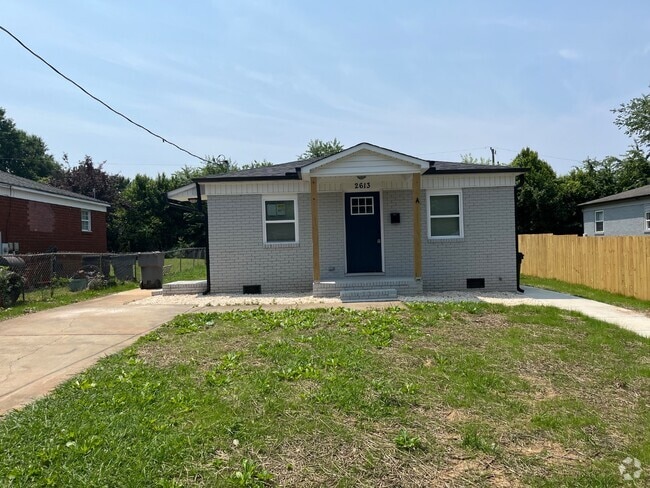 Building Photo - 2613 Dundeen St Rental
