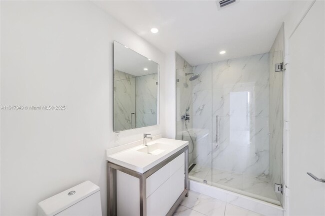 Photo - 2000 Metropica Wy Unit 306