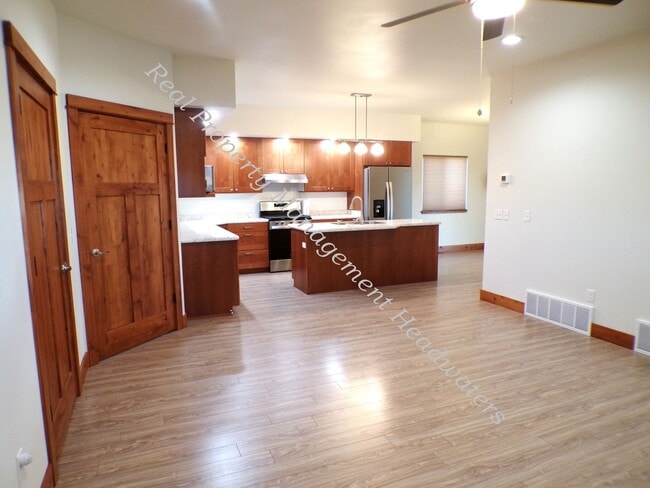 Photo - 428 I St