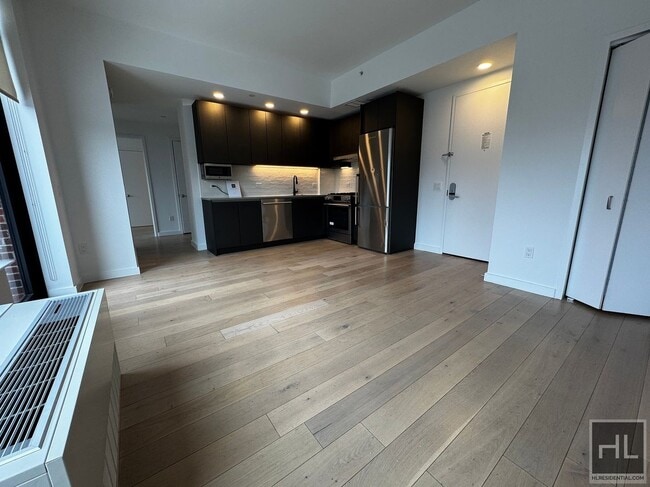 NORTHERN BOULEVARD - NORTHERN BOULEVARD Apartment Unit PHK
