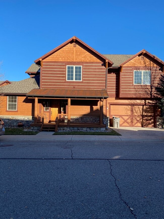 Building Photo - Beautiful house in Lakota Canyon Ranch