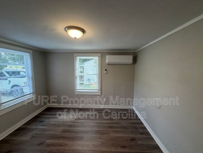 Building Photo - 930 Dixie St