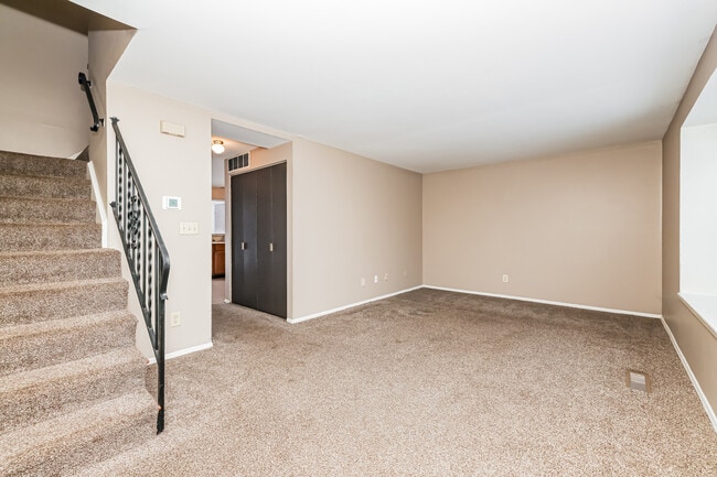 Photo - 5877 Taylorsville Rd