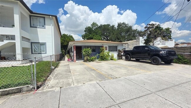 Building Photo - 2660 NW 23rd Ave Unit 2 Rental