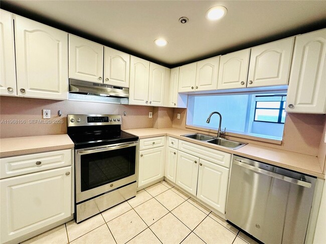 Photo - 2555 Collins Ave Unit 1609