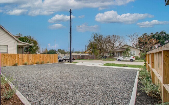 Photo - 1815 McKee St Unidad 1